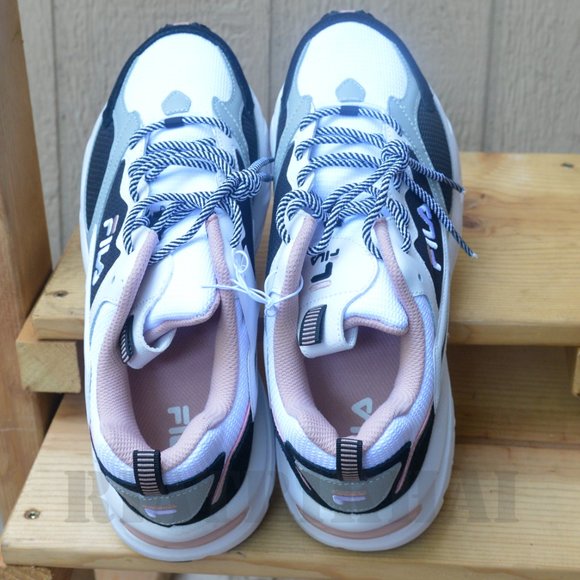 Size 11 Fila Women shoes - Picture 4 of 6